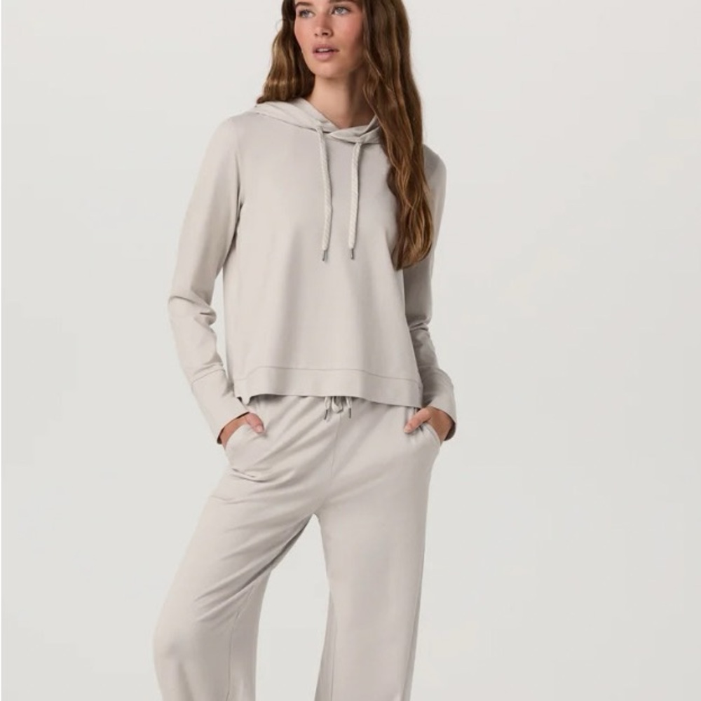 Vuori Halo Essential Hoodie NWOT, Size Small